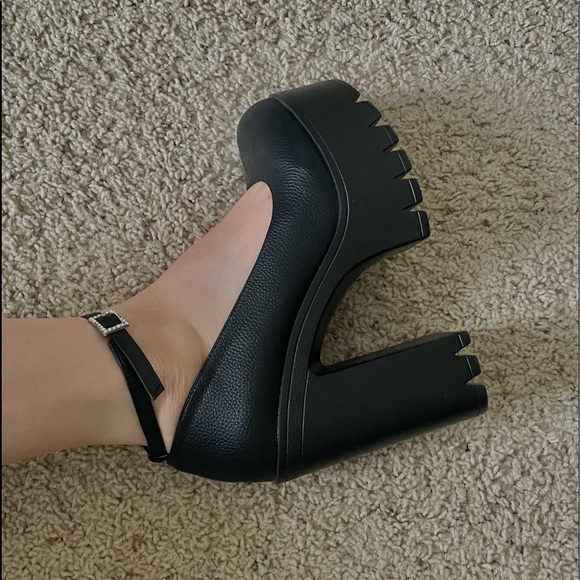 Dolls Kill Shoes - Dolls Kill Black Heel Size 9 Womens